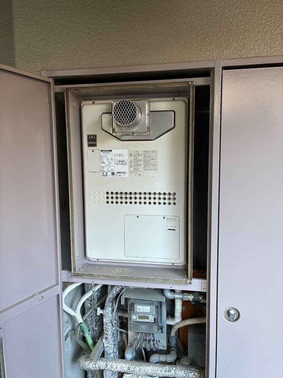吹田市　給湯暖房熱源機　大阪ガス　（N)135-H742（施工前）